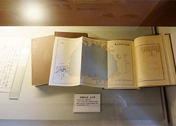 ↑展示品 安積疏水誌 全三巻。